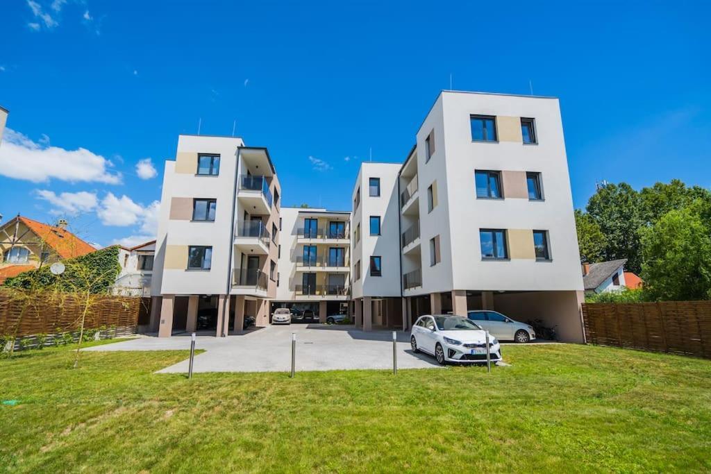 Jungle Apartment Siofok Exterior photo